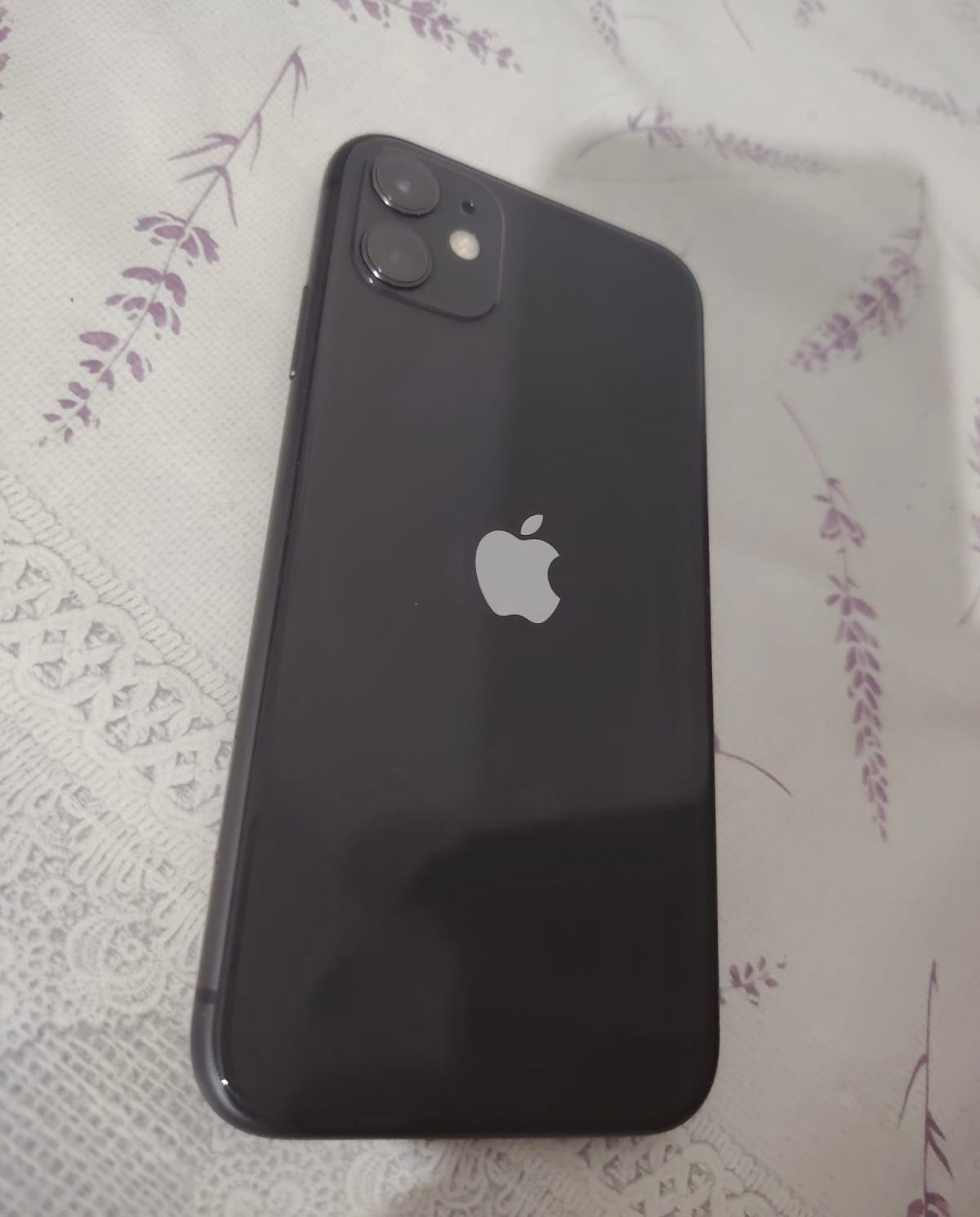 Vând iPhone 11 simplu