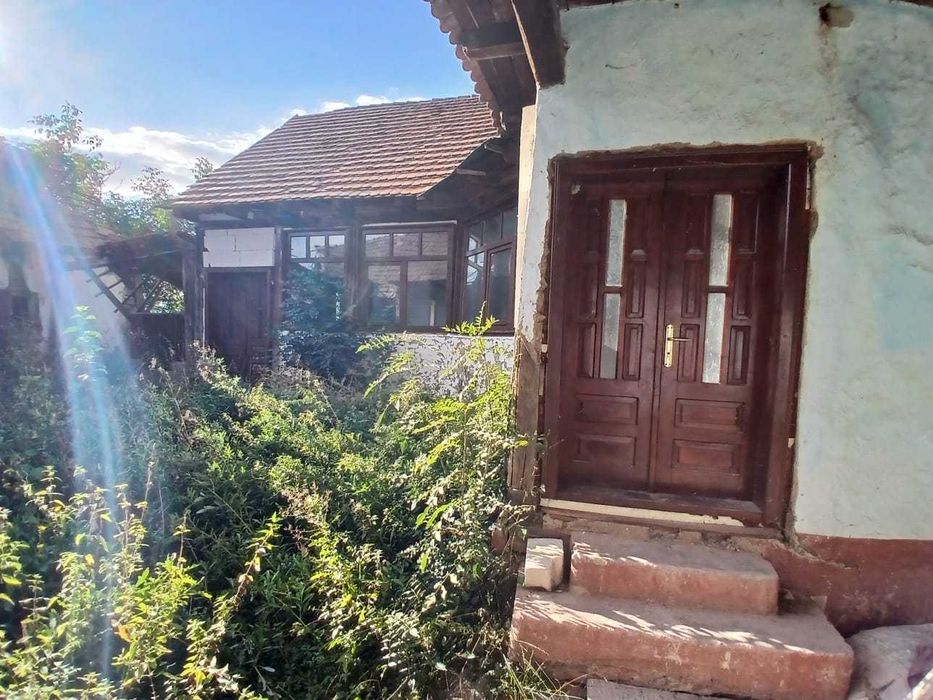 Vand casa in comuna Beliu, sat Vasile Goldis partial renovata
