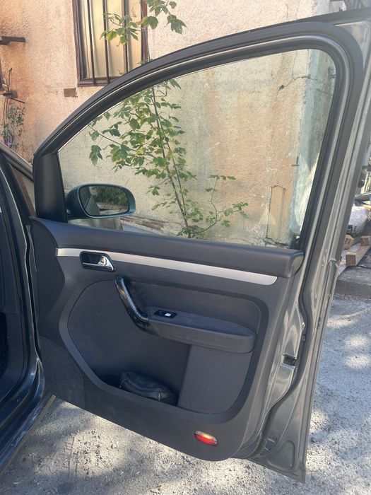Лява предна врата за VW Touran