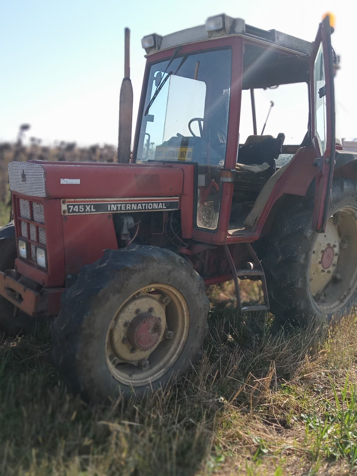 Vând tractor internațional