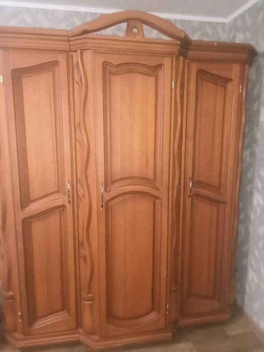 Продам шкаф из настоящего дерева