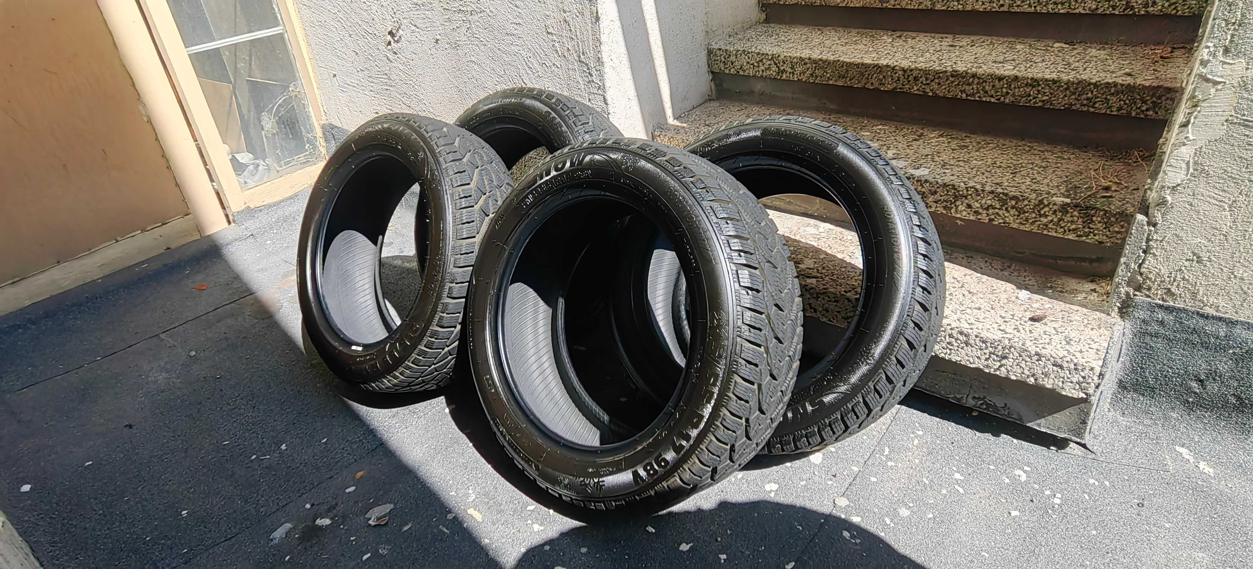 Зимни гуми Kormoran 215/55 R17 ДОТ23 почти нови