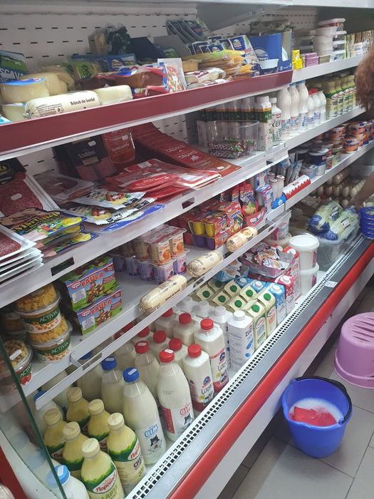 Vând vitrine frigorifice Igloo