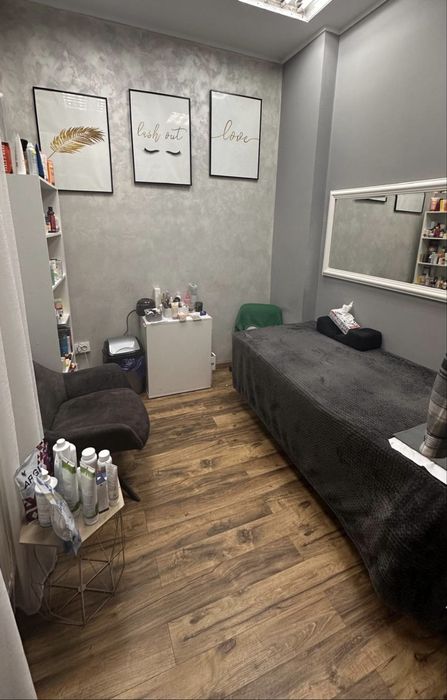 De inchiriat spatiu comercial-salon de infrumusetare