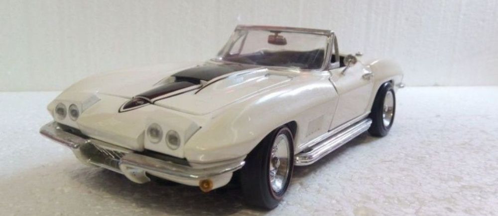 Chevrolet corvette 1967
Scara 1:18
Producător ERTL

Pozele reflectă re