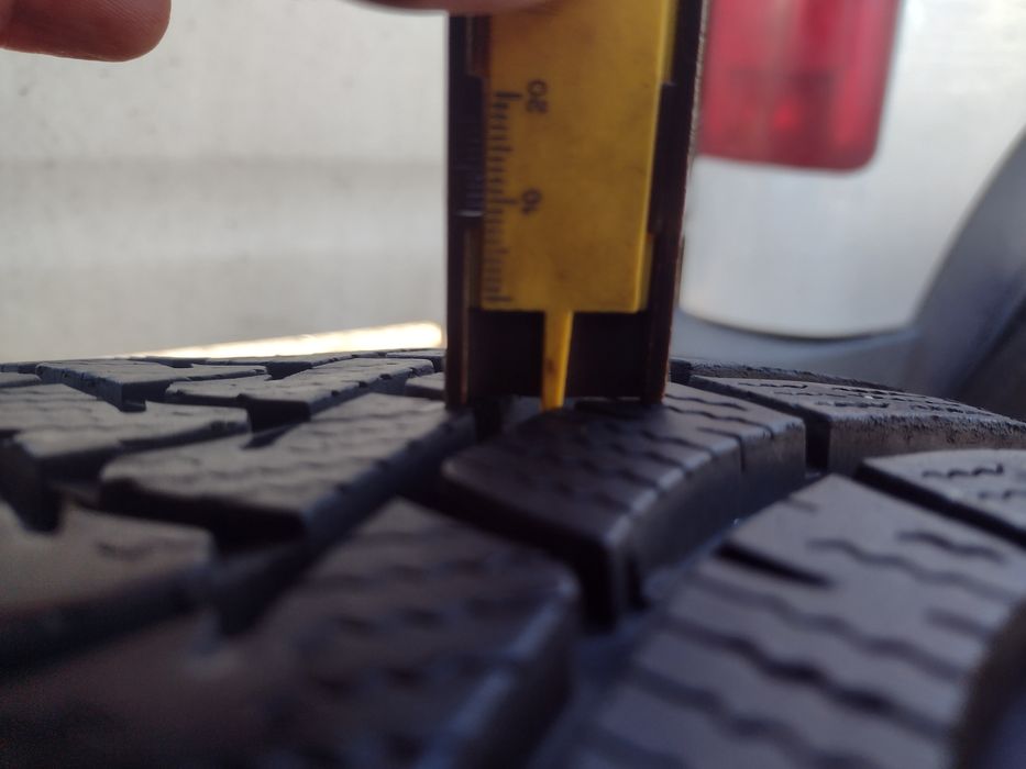 Почти нова Единична 275/40/20 Falken H-S01 suv dot1421