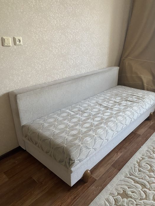 серый диван б/у