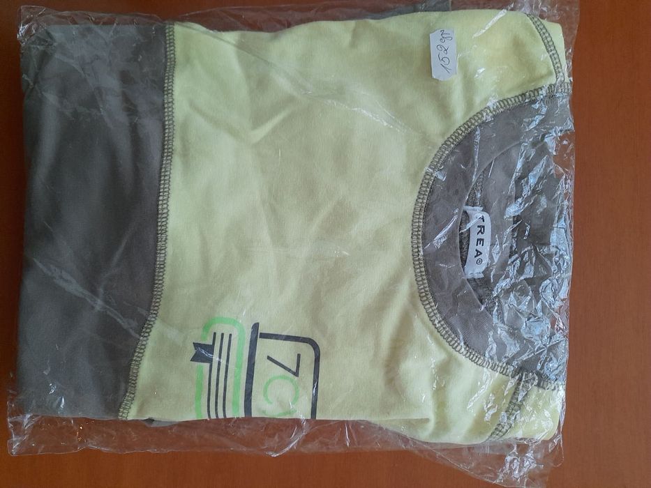 Продавам униформа на у-ще “Найден Геров” за момче 152 размер