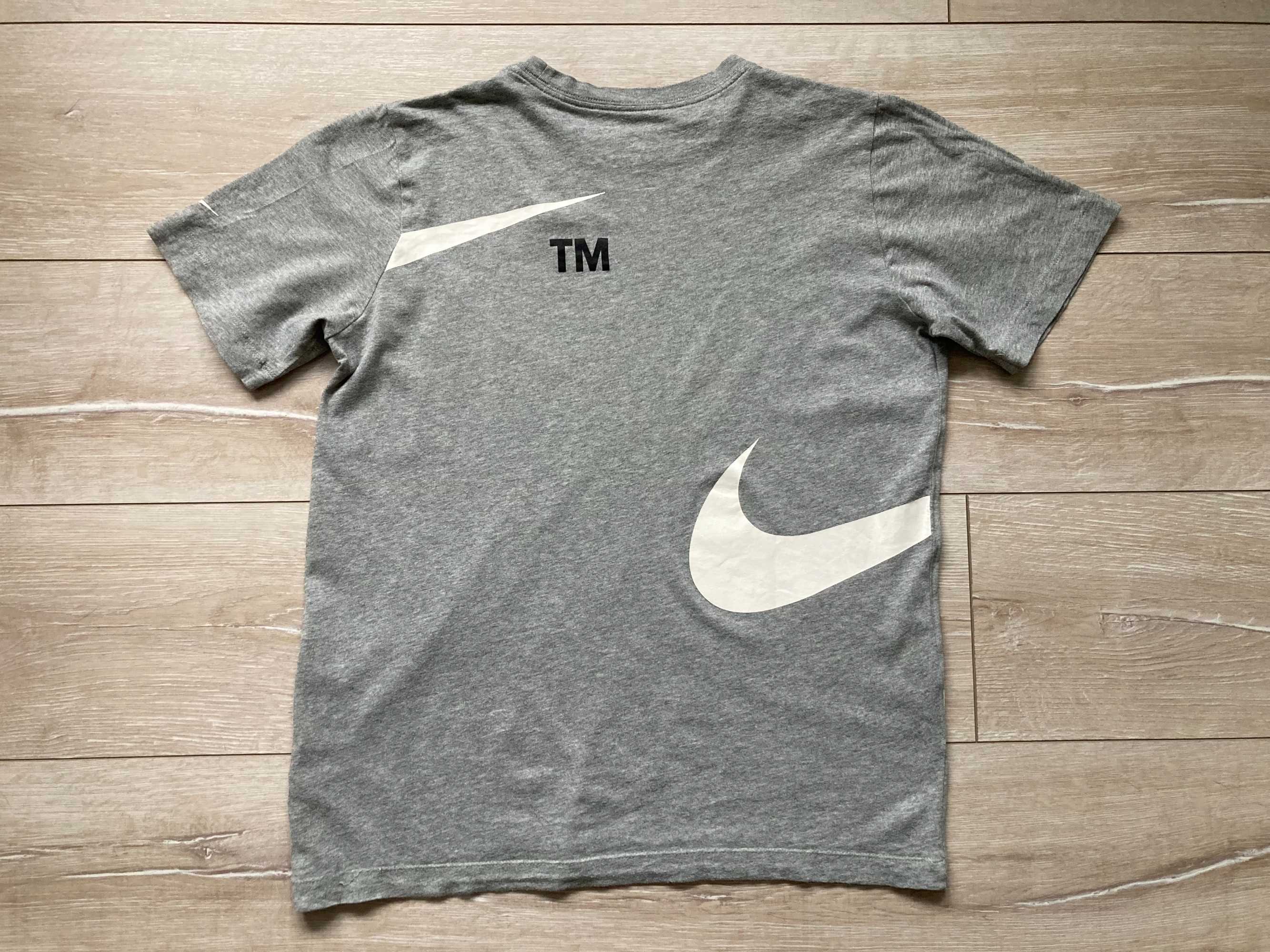Найк Nike Swoosh сива тениска размер S