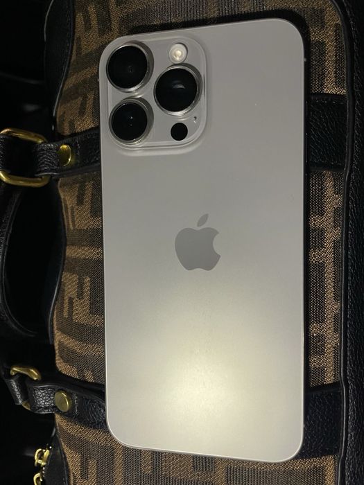 Продам iPhone 15 Pro Max  512gb состояние отличное