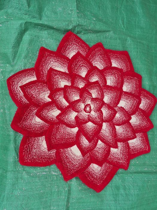 Vând Covor model floare dimensiunea 100 cm,grosime 2 cm  made in India