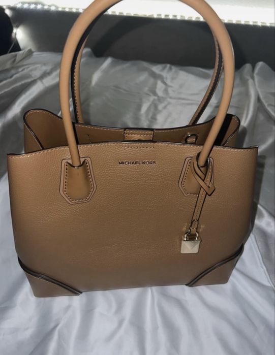 Geanta Michael Kors maro