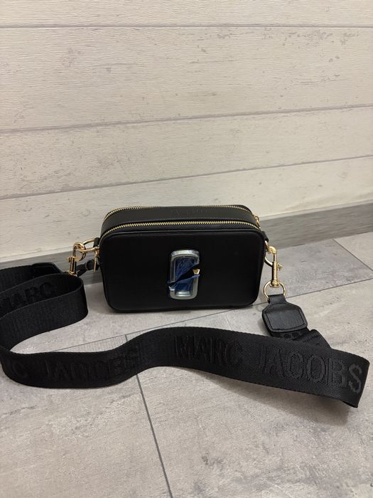 Черна компактна чанта с дълга дръжка