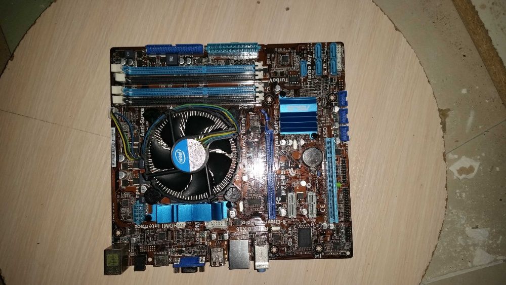 placa de baza asus P7H55-M rev 2.01G cu procesor