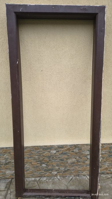 Usa de apartament Mega Door