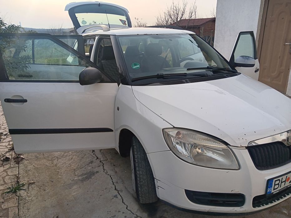 Vând skoda fabia 2010