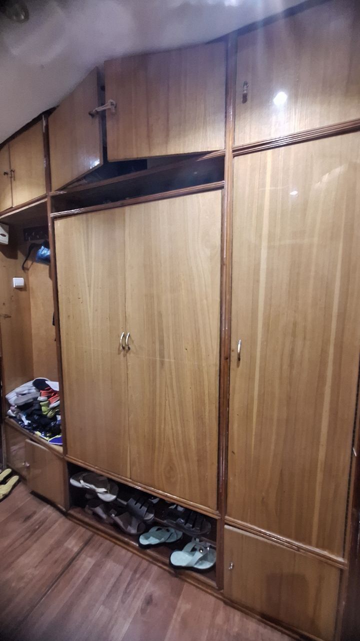 Продаётся Шкаф в прихожую