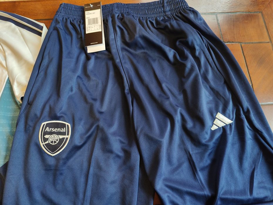 Тренировъчен футболен екип Arsenal 25/26 сив