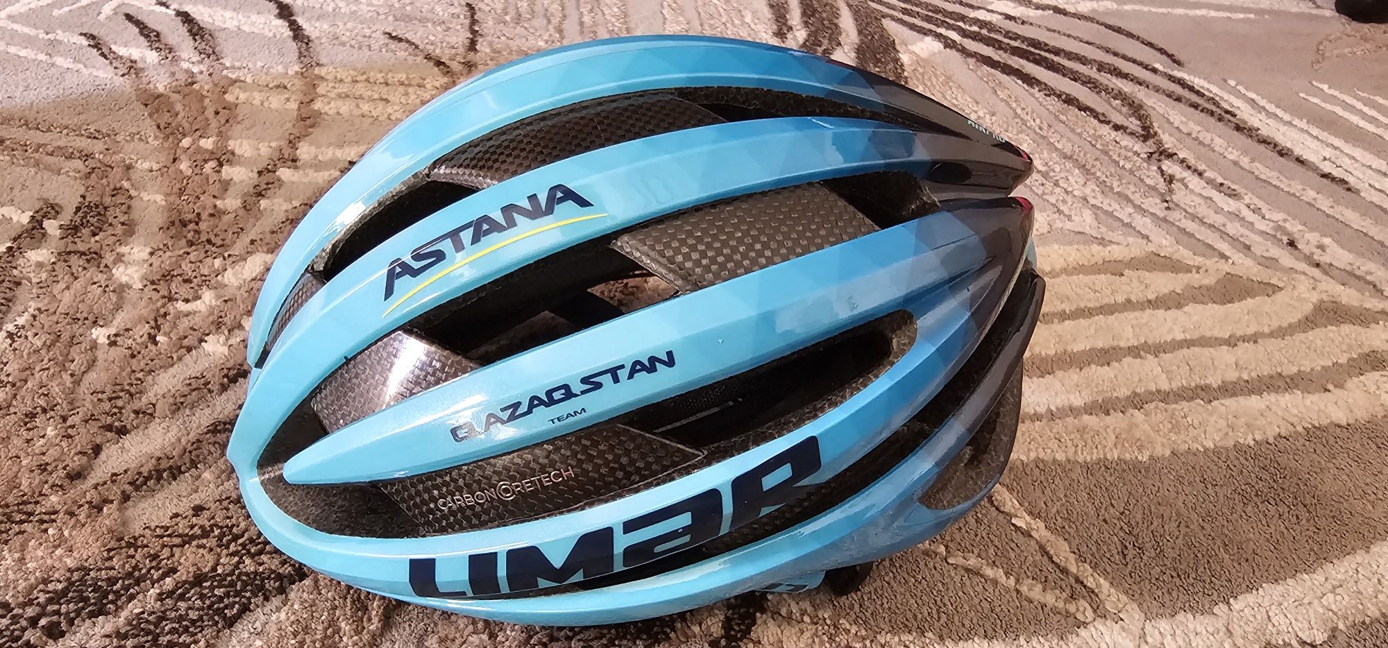 Новый  велоседедный шлем для велоспорта, команды Astana Qazaqstan Team