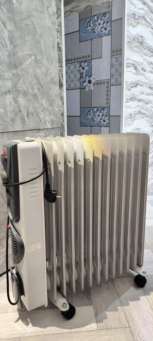 Масляный обогреватель радиаторного типа.