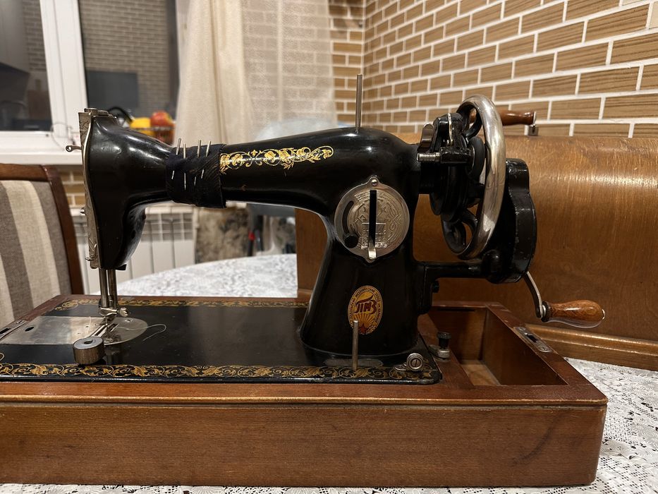 Продам швейную машинку