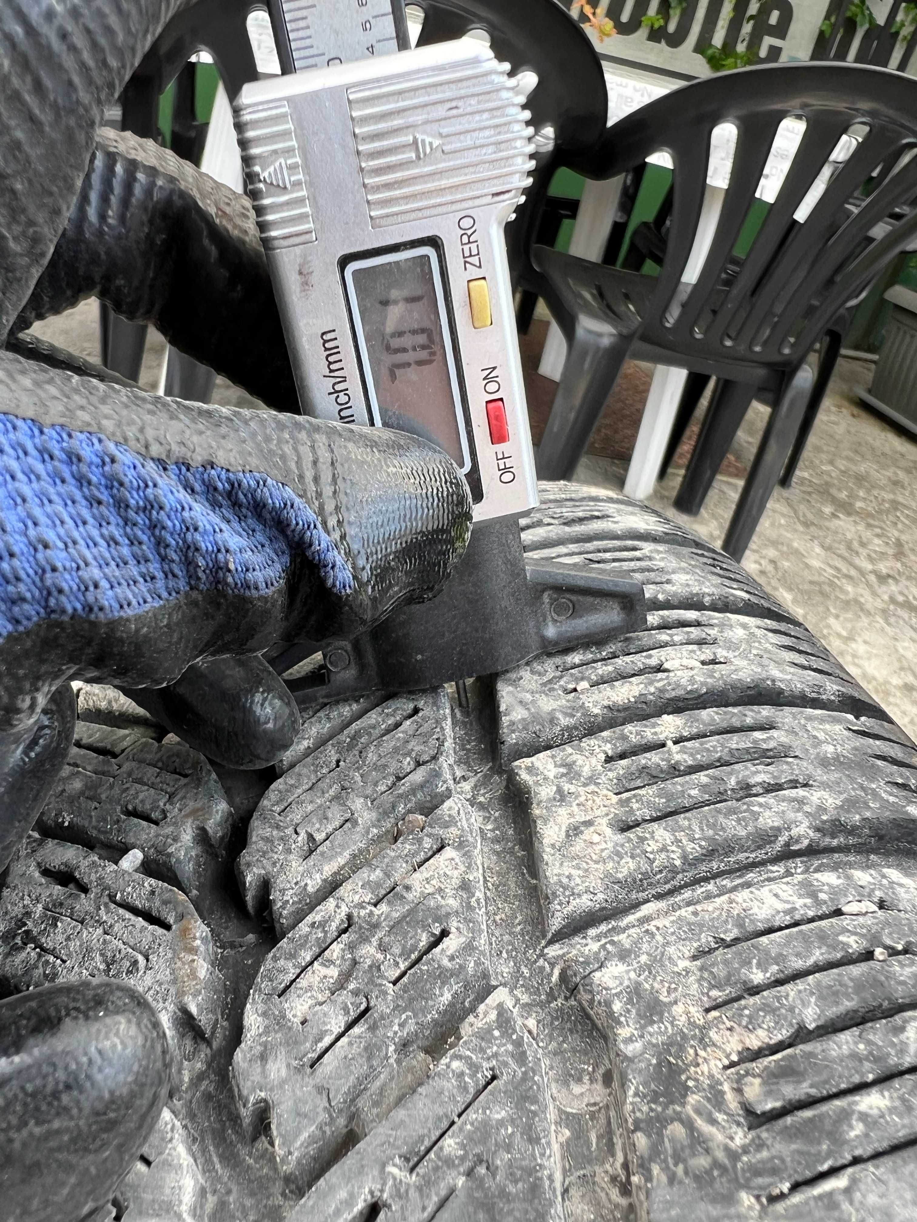 Продавам зимни гуми Michelin DOT3123 с джанти за бус ФОРД/FORD!