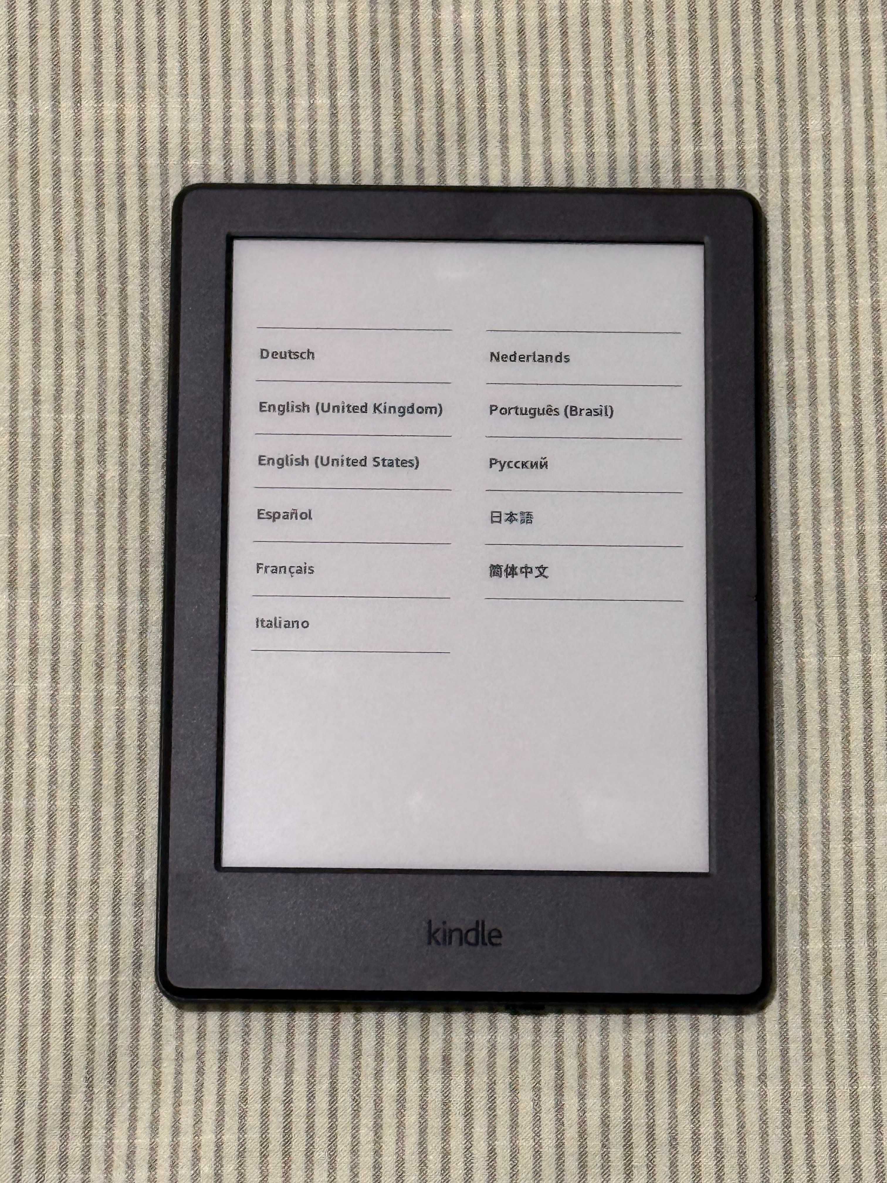 Продавам Amazon Kindle E-reader 8th Gen, Black, 6" Display, Wi-Fi