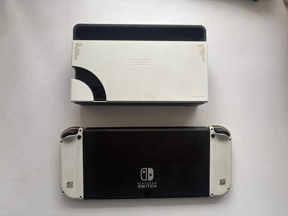 Продам nintendo switch oled zelda editionв отличном состояние
