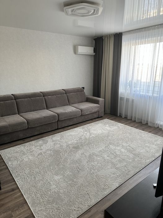 Продам 2-х комнатную квартиру в центре города.