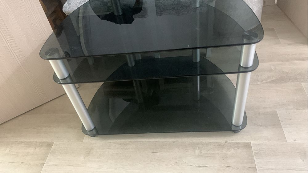 Стеклянная тумба под телевизор