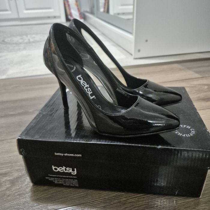 Продам туфли и ботильоны