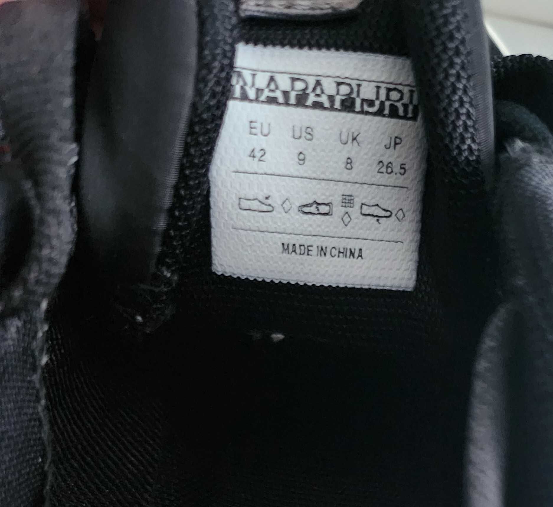 Продават се мъжки обувки