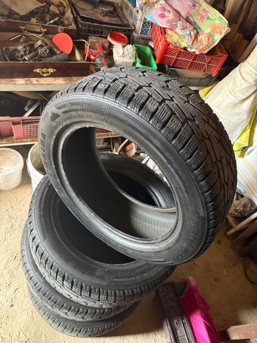 Продам комплект зимних шин