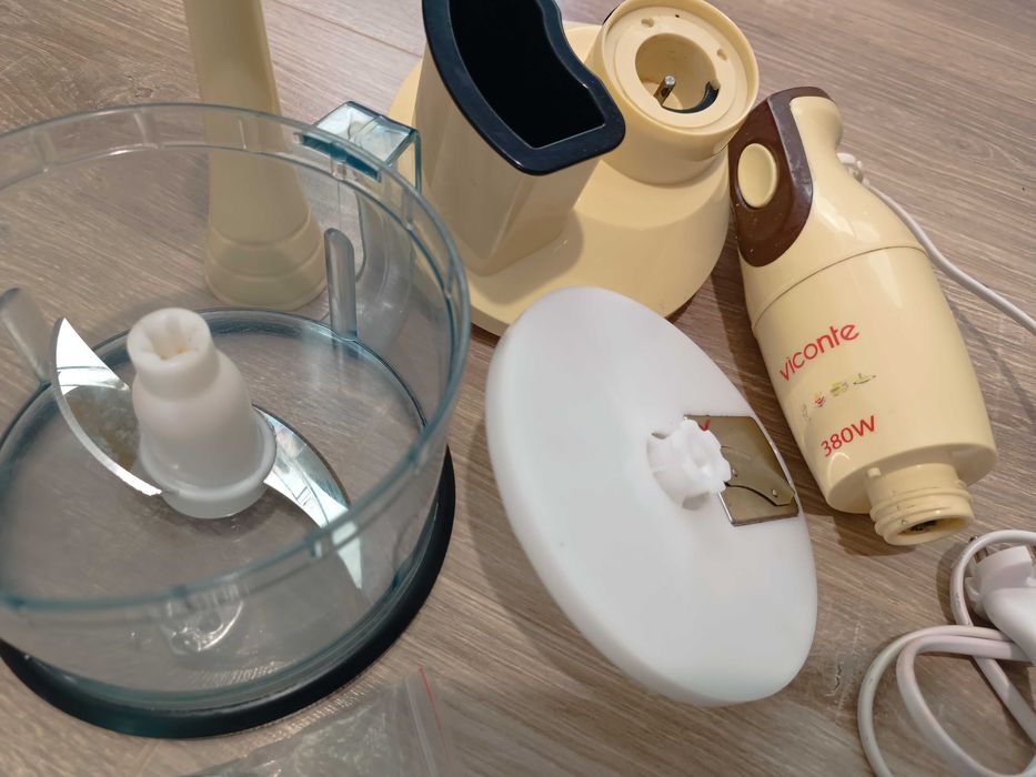 Миксер-измельчитель с насадками и посудой