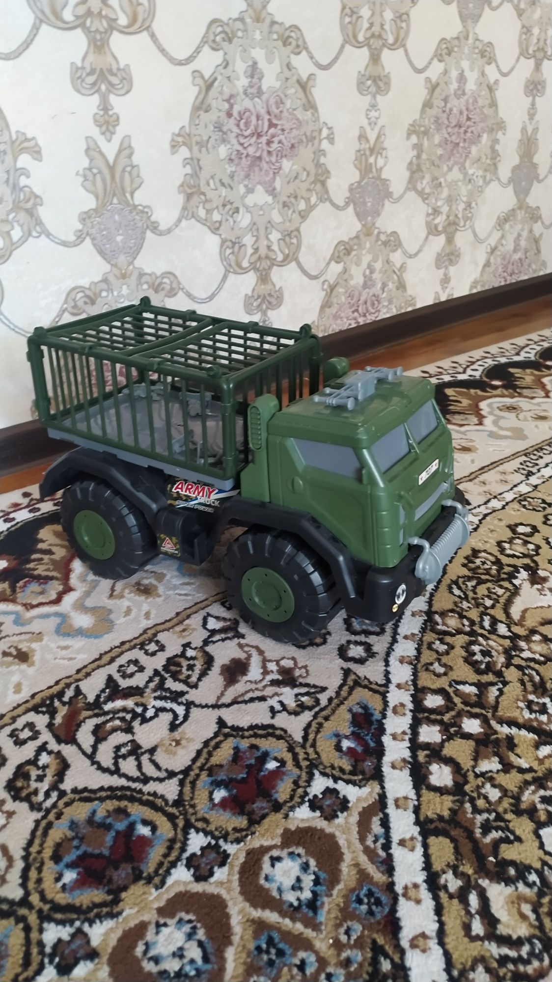 Kamaz oʻyinchoq yangi