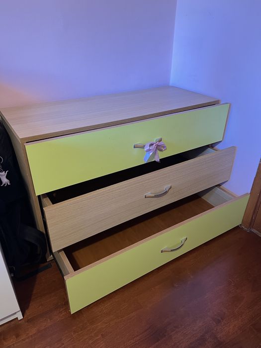 vand comoda 3 sertare verde urgent