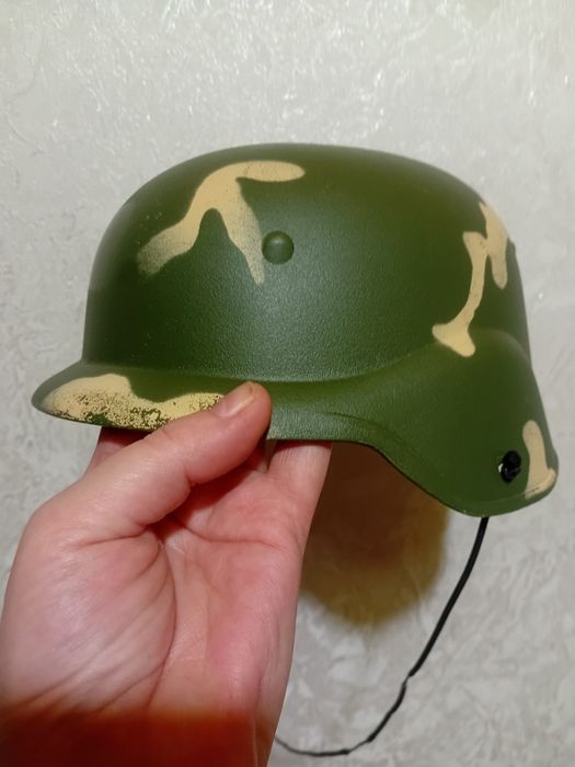 Игрушечная военная каска
