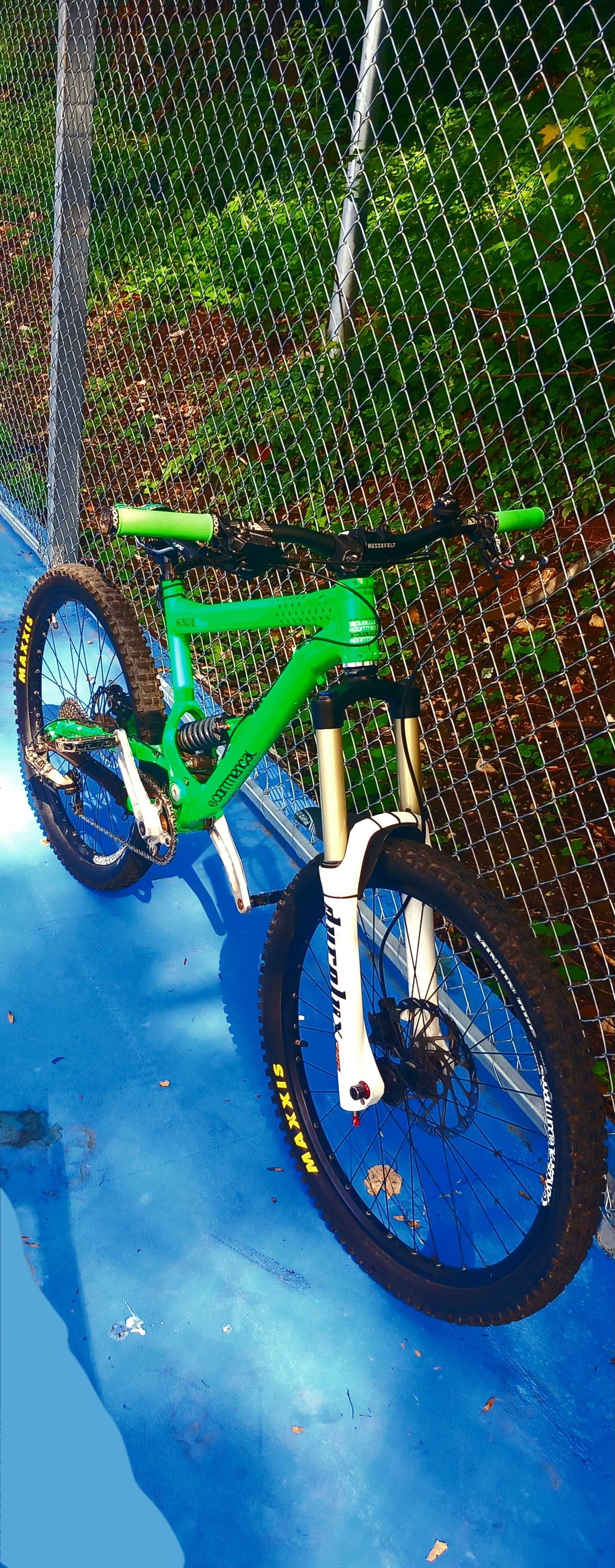 Bicicletă Full Suspension Commencal