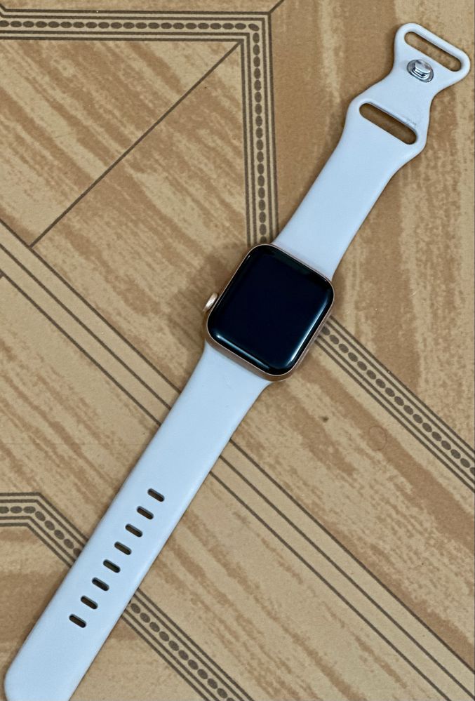 Смарт часовник Apple Watch SE 2022