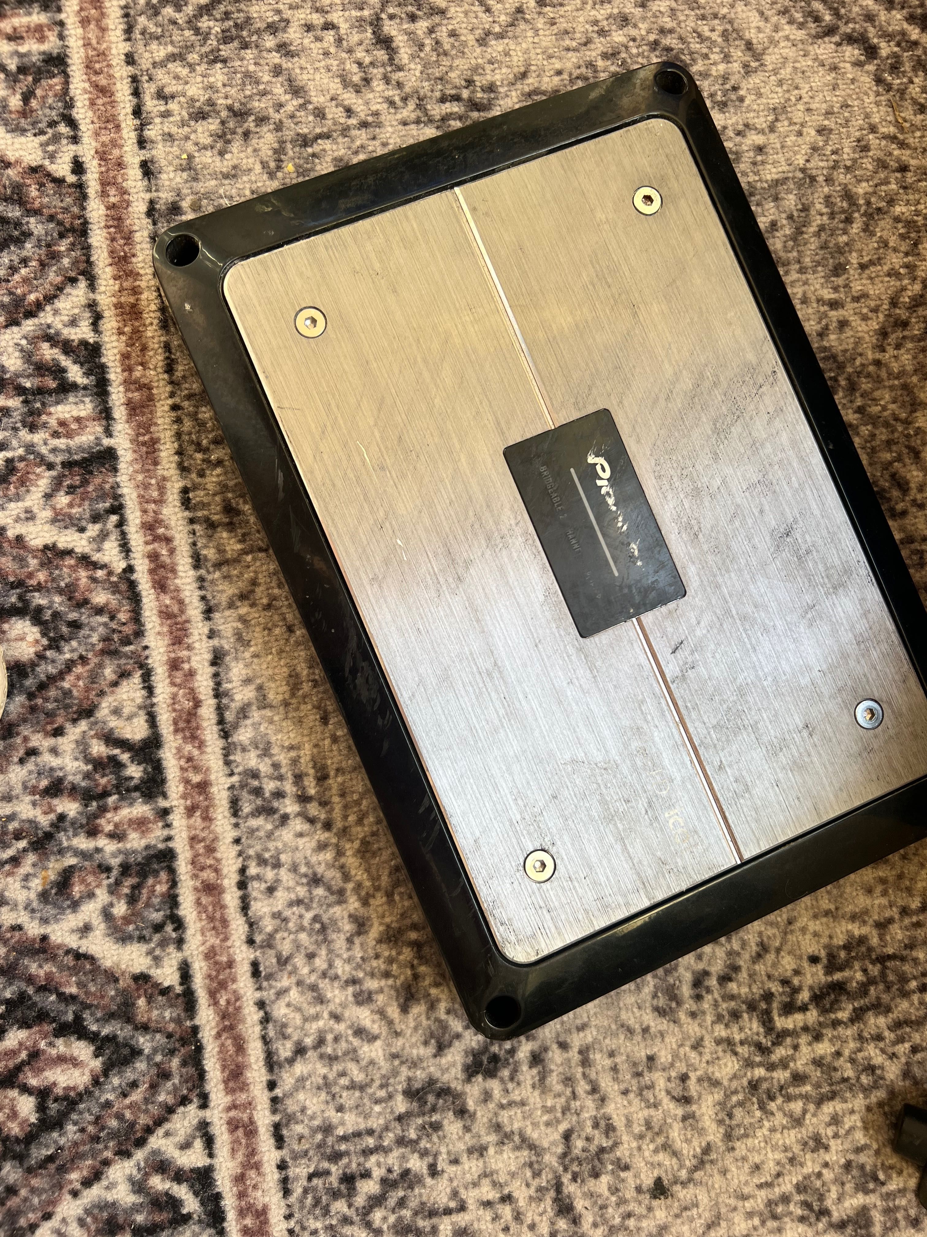 Subwoofer și stație