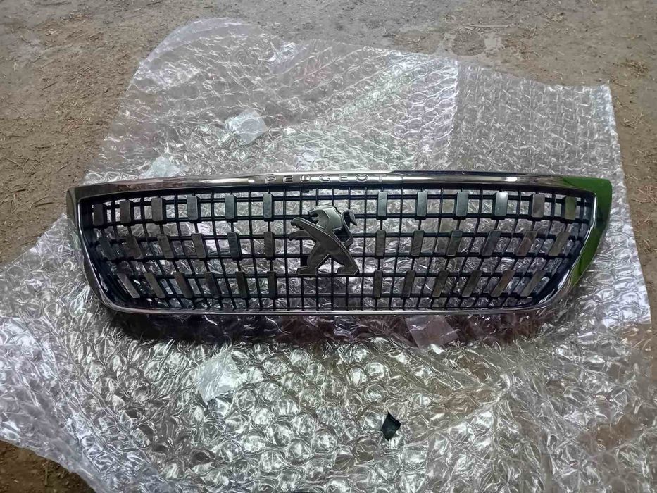 Радиаторна решетка Пежо 3008
