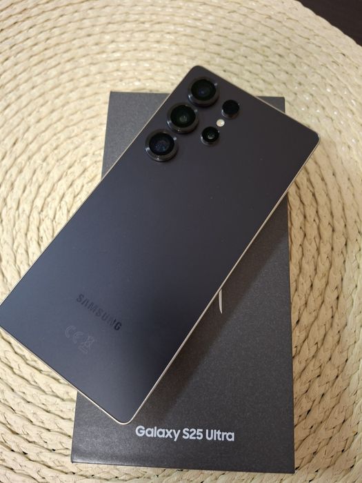 Продавам SAMSUNG s 25 ULTRA