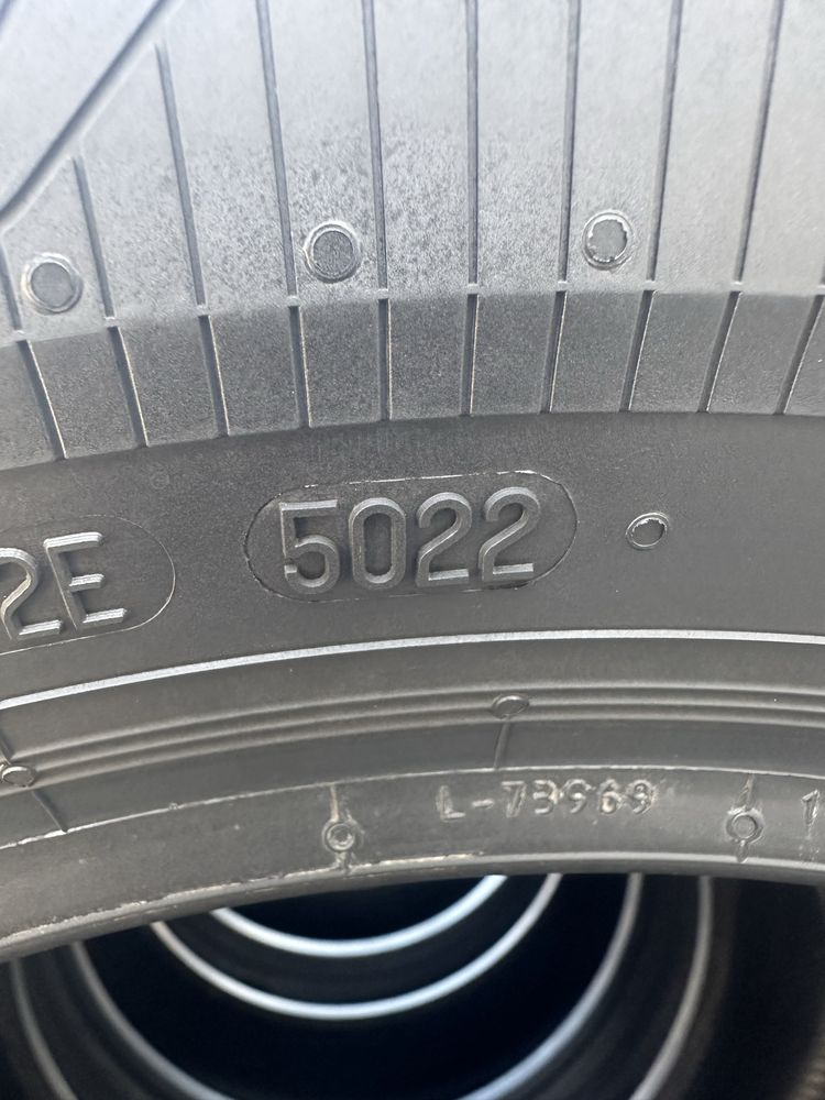 Гуми 215/65r15c Continental 4броя