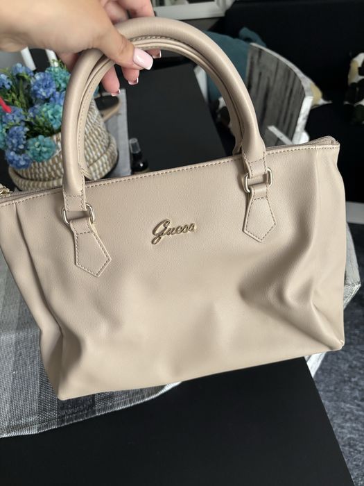 Чисто нова оригинална чанта Guess