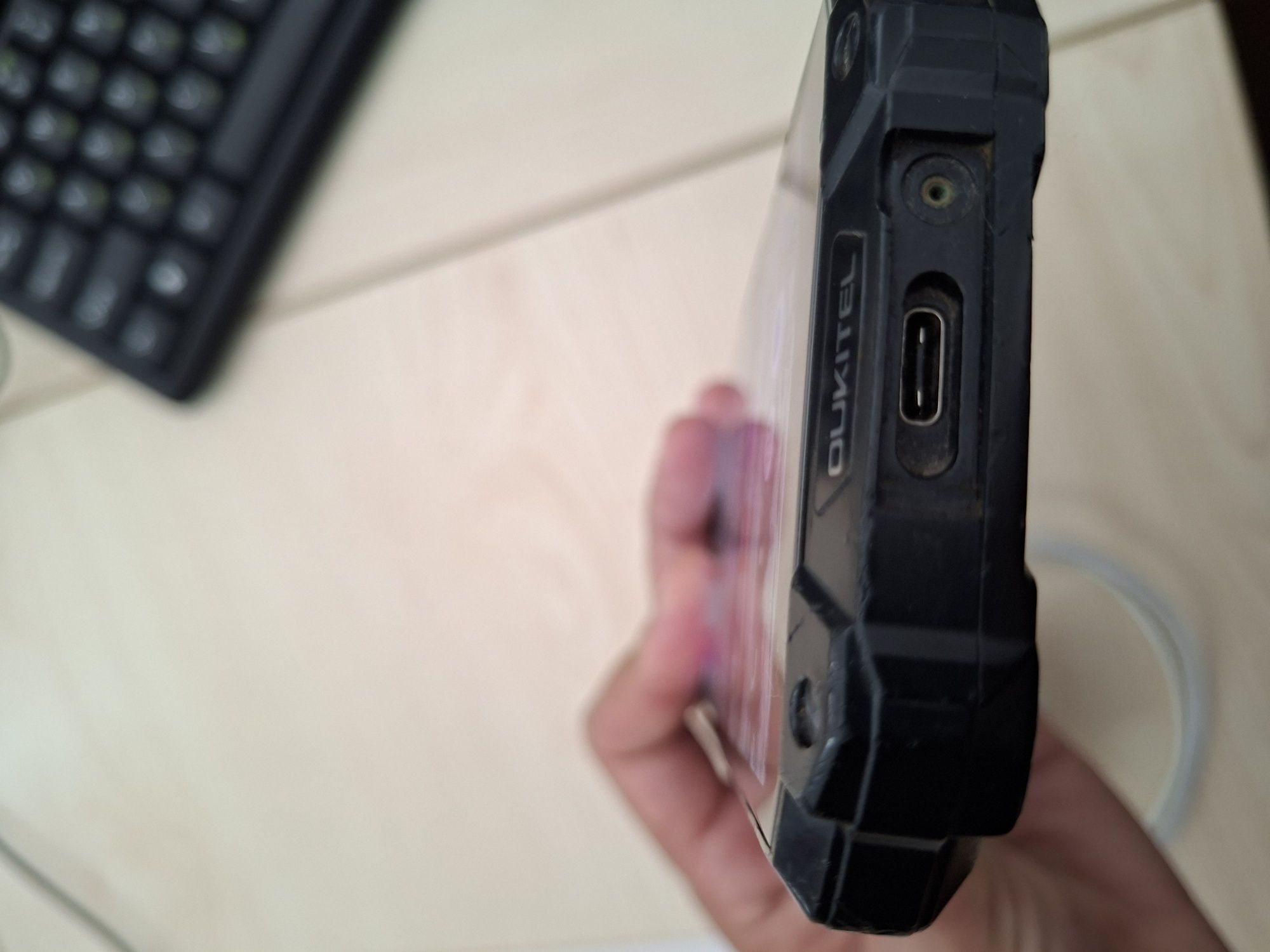 Продам телефон OukitelWP2