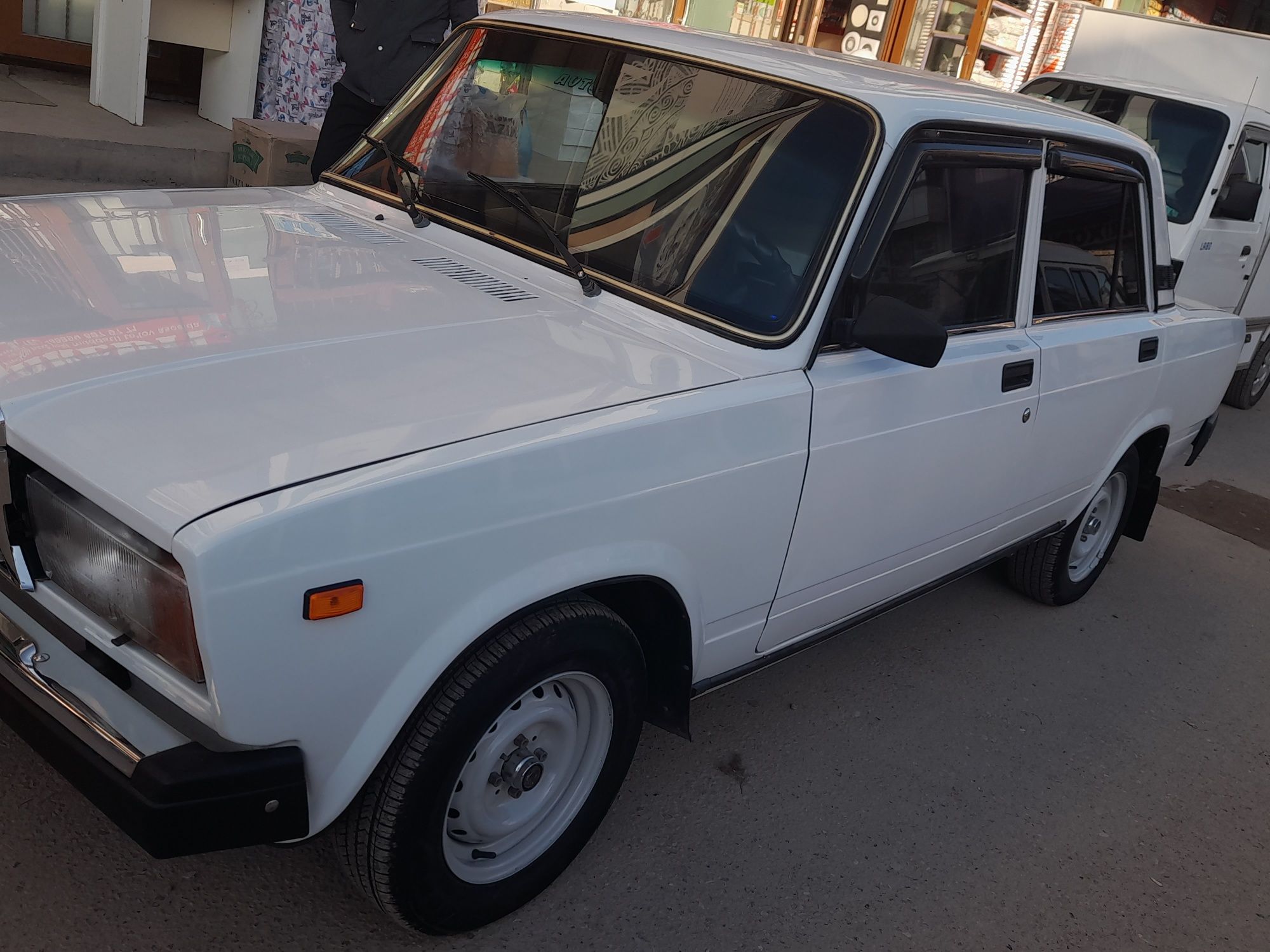 Vaz 2107 sotiladi