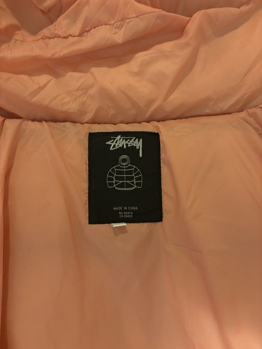 vand geaca stussy noua