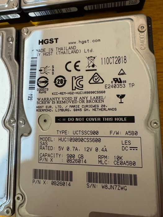 6 броя HGST 2,5” SAS хард дискове 0,9 TB, 10K RPM 6Gbit/s Enterprise