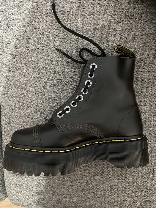 Dr. Martens  maro