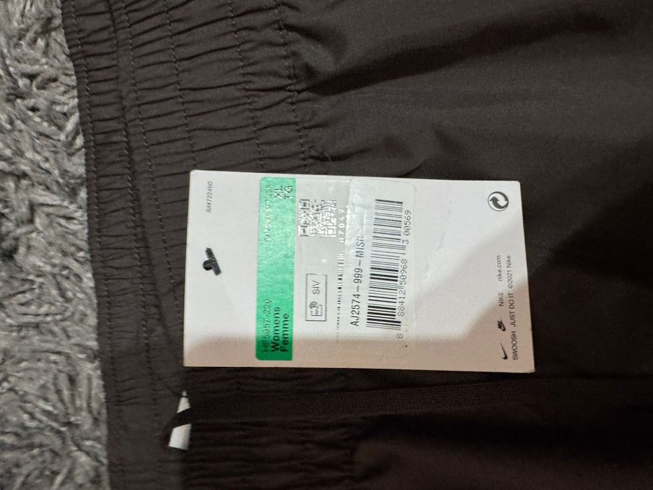 Pantaloni trening nou cu etichetă Nike mărimea XL